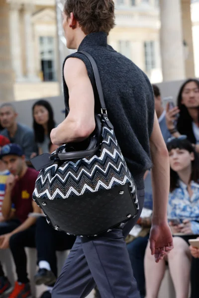 Look 17